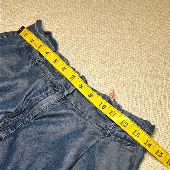 RW&CO High-Waisted 100% Lyocell Blue Shorts with Paper-Bag Waist. Size 6 - Picture 5 of 10